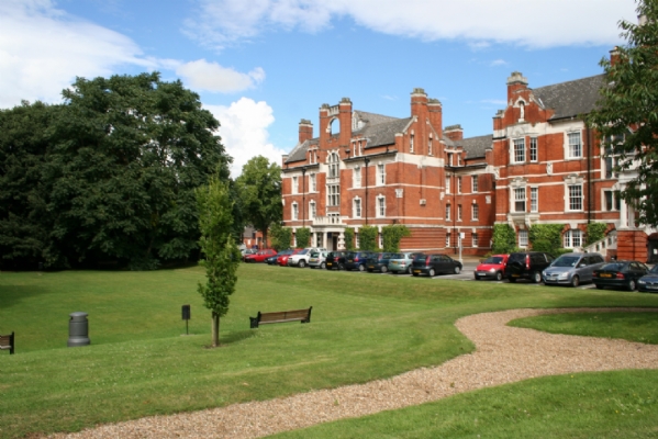 UNIVERSITY OF GREENWICH MEDWAY CAMPUS - GRANDE LONDRA CHATHAM